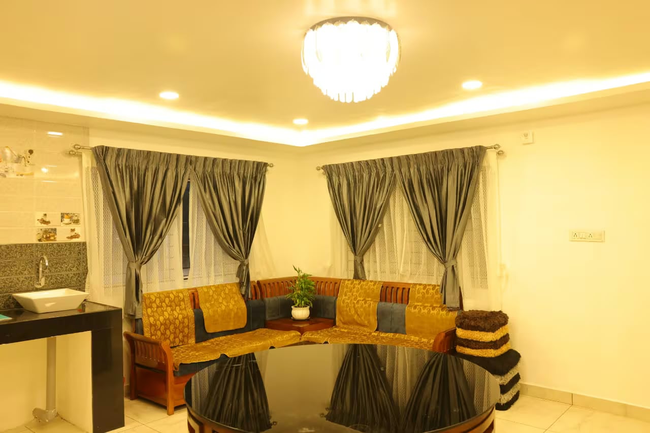 Comfortable living area with sofa at Janyas Homestay Kodaikanal